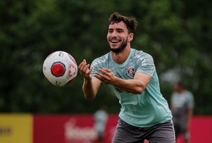 Matheus Martinelli vem recebendo conselhos de jogadores mais experientes do Fluminense