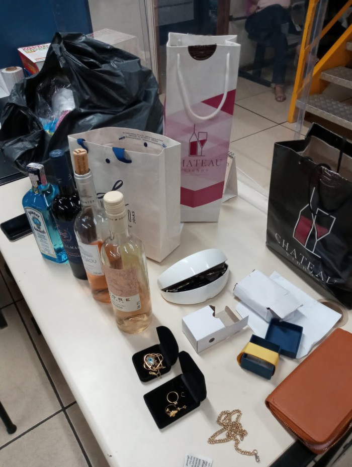 Mulher é presa após se passar por delegada e agente da Polícia Federal em Nova Friburgo