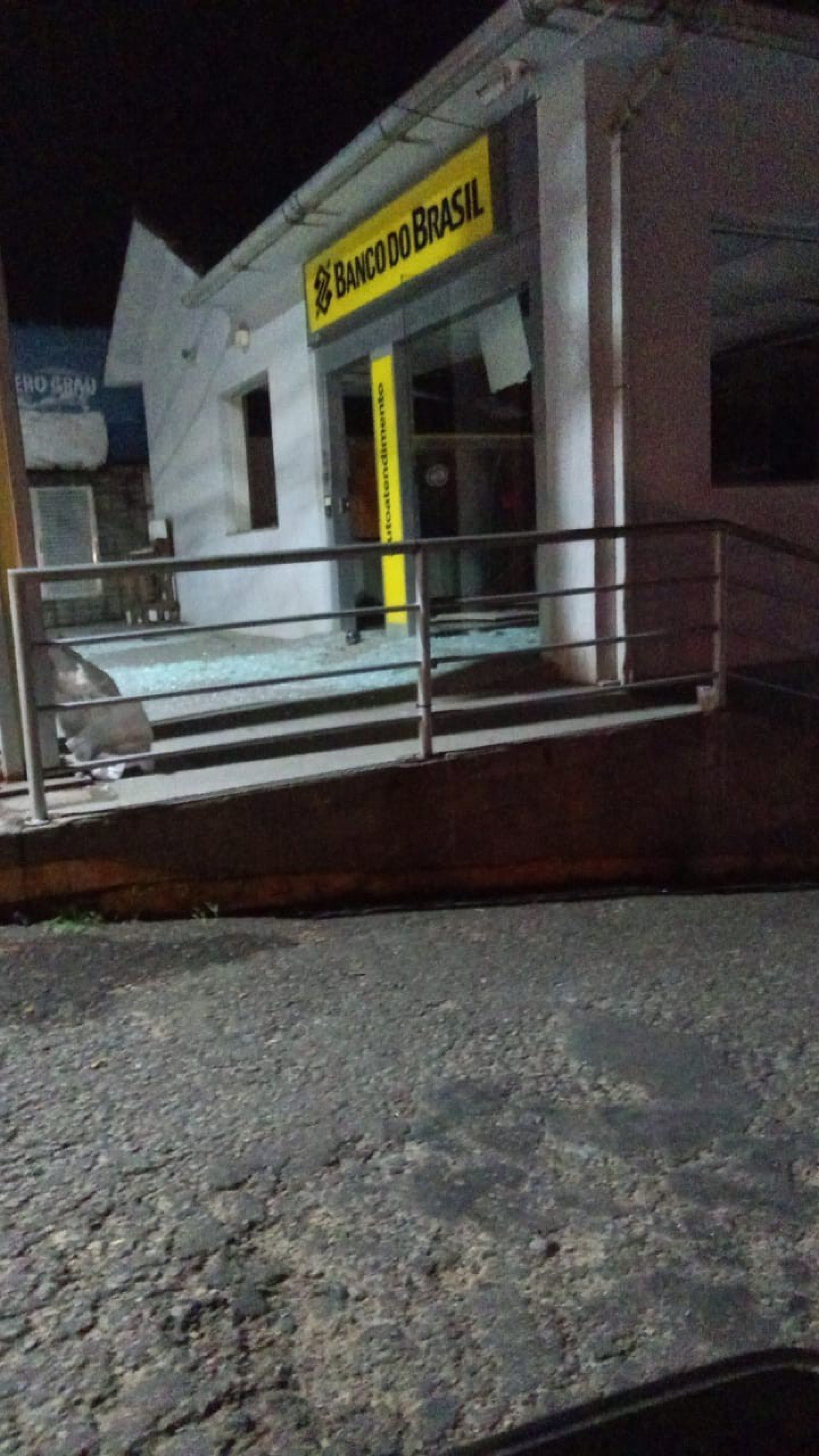 Agência foi explodida durante a madrugada desta segunda-feira em Quatis - Reprodução do Facebook