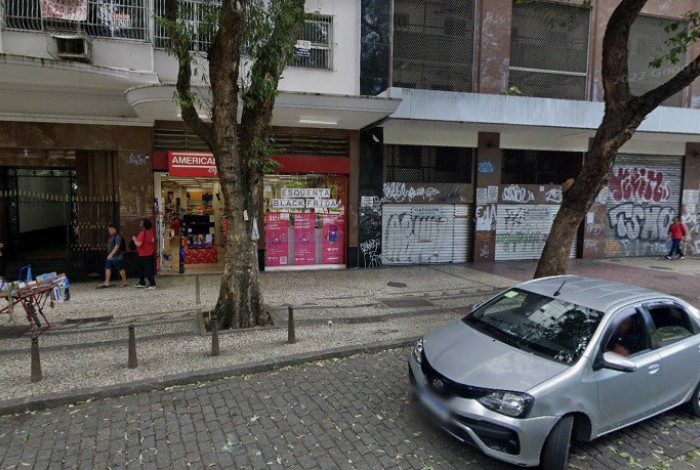 Mulher foi presa após roubar 54 barras de chocolate em loja de conveniência na Zona Sul