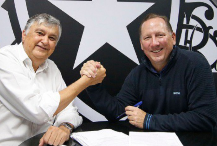 Presidente do Botafogo, Durcesio Mello, e o dono da SAF do clube, John Textor, têm ampliado a parceria