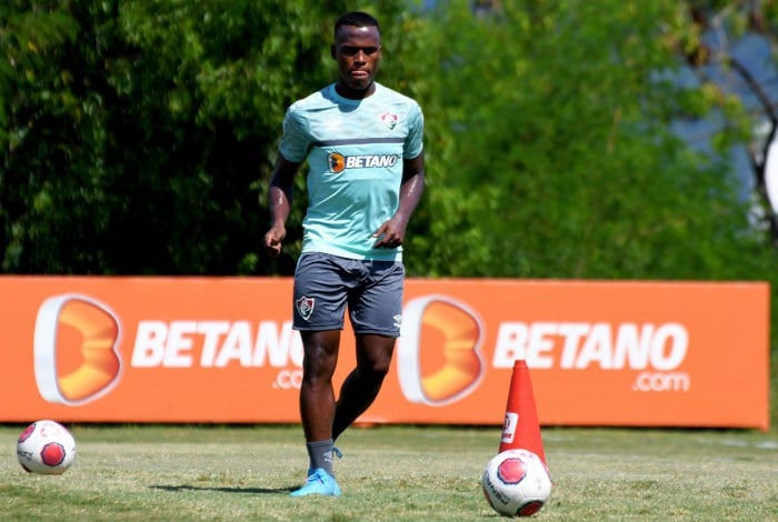 Jhon Arias no treino do Fluminense