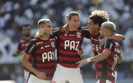 Arrascaeta marca no fim, e Flamengo bate o Vasco no Nilton Santos