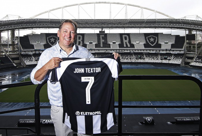 John Textor assumiu oficialmente o comando do futebol do Botafogo