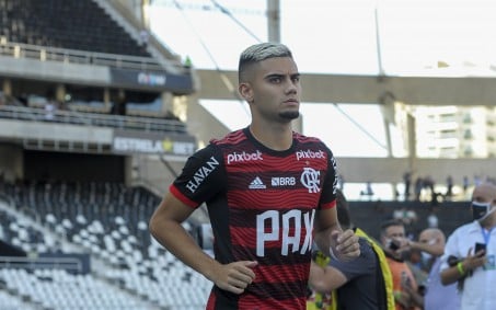 Flamengo reavalia investimento e pode desistir da compra de Andreas Pereira