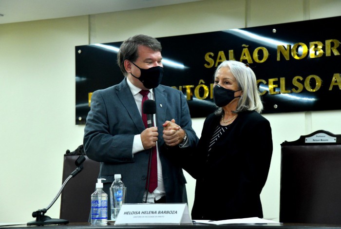 Tomou posse nesta quarta-feira, após 87 anos, a primeira mulher como presidente da Faculdade de Direito da Universidade do Estado do Rio de Janeiro (Uerj), a professora e pesquisadora Heloisa Helena Barboza