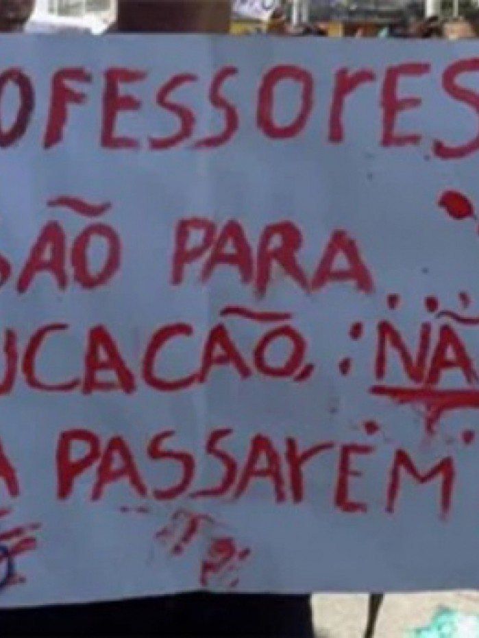 Alunas do Col&eacute;gio Carmela Dutra denunciam ass&eacute;dio de professores

