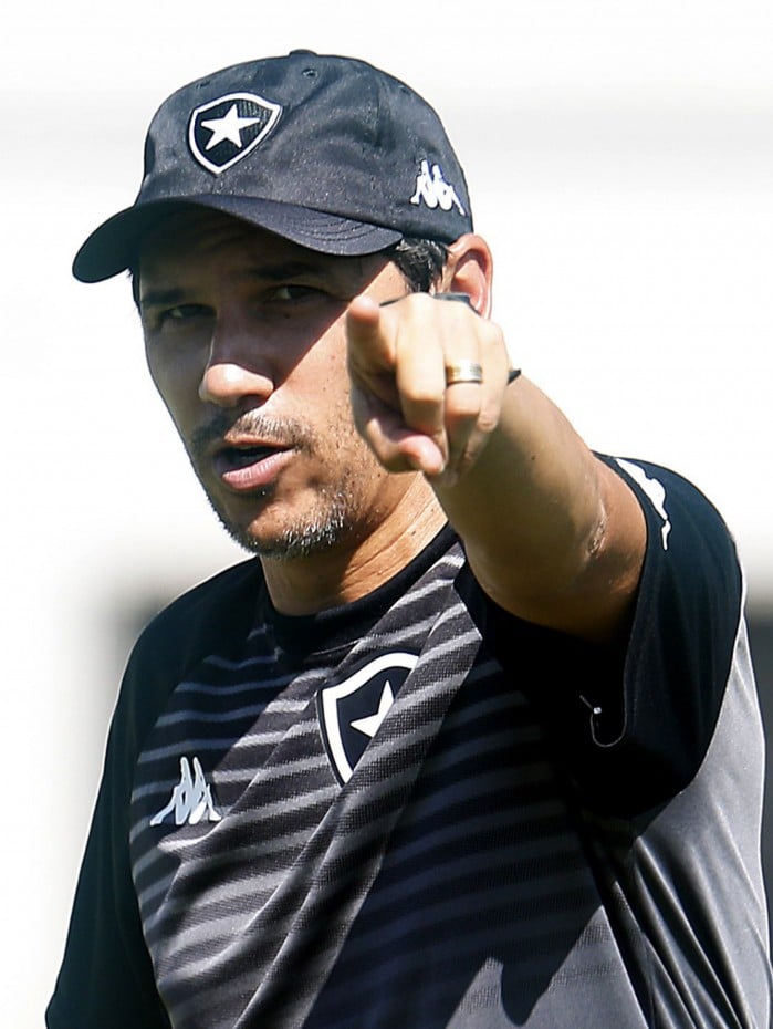  Lucio Flavio no treino do Botafogo