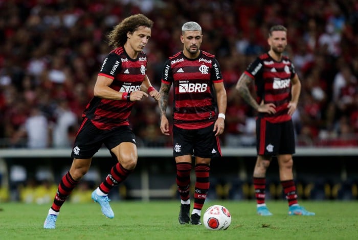 Zagueiro David Luiz foi criticado pelo comentarista Tita, da Record