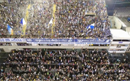 Venda dos ingressos das arquibancadas populares na Sapucaí começa nesta quinta