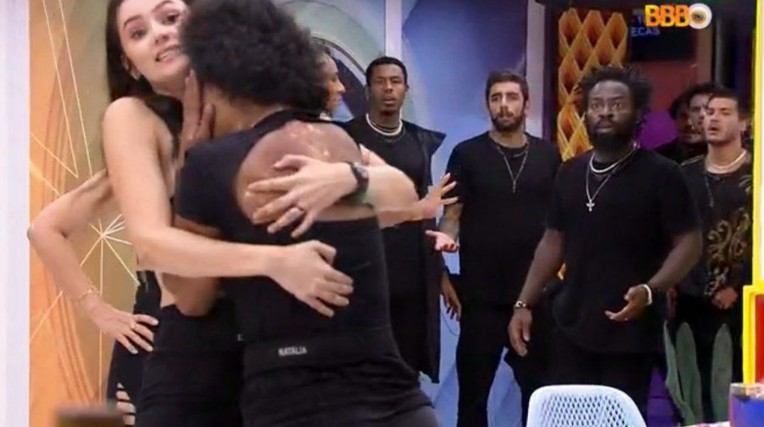 Vídeos! Confira o momento em que Natália entra em crise e quebra tudo | BBB | O Dia Vídeos! Confira o momento em que Natália entra em crise e quebra tudo | BBB | O Dia