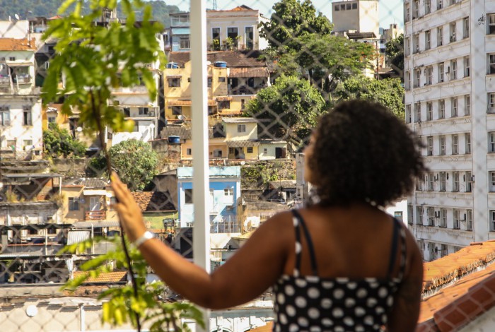 O programa vai formar 6 mil jovens moradores de comunidades no Estado do Rio de Janeiro