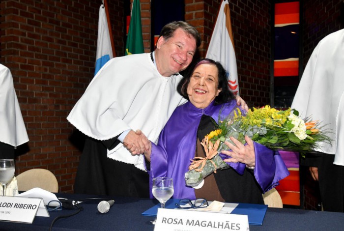Rosa Magalhães recebe título de Doutora Honoris Causa pela Uerj