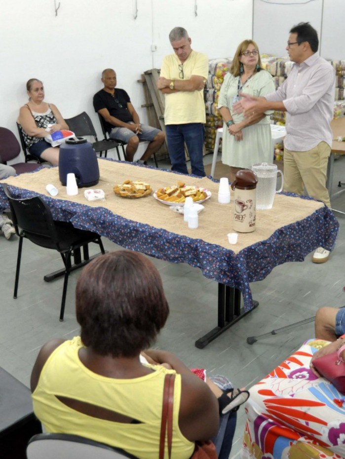 BM entrega os primeiros cartões do ‘Vale Social’