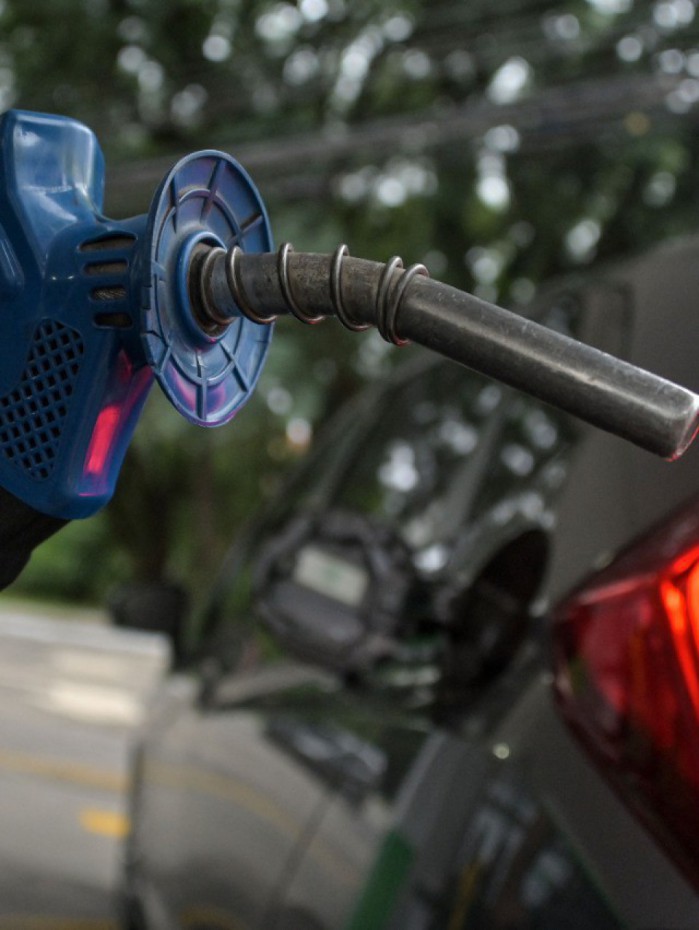 Ex-presidente da Petrobras diz que congelamentos de pre&ccedil;os n&atilde;o &eacute; uma sa&iacute;da