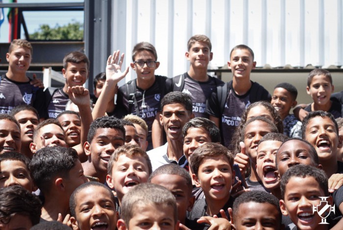 Iran 'Luva de Pedreiro' conheceu São Januário e fez a festa da criançada