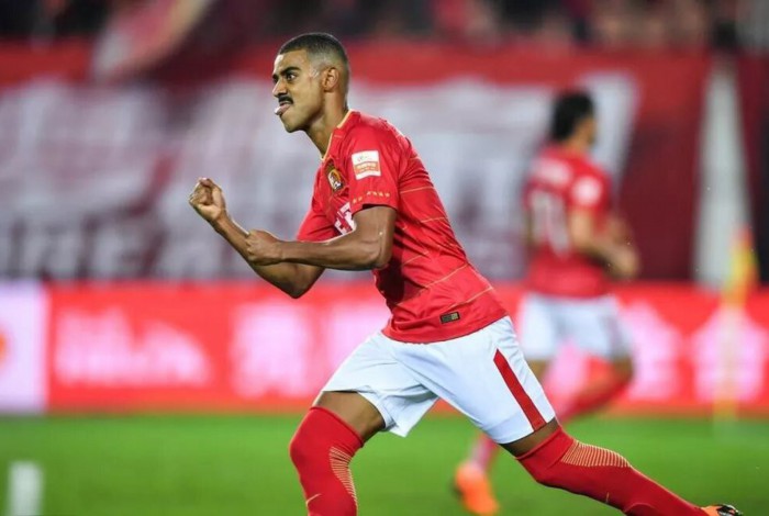 Alan está livre no mercado