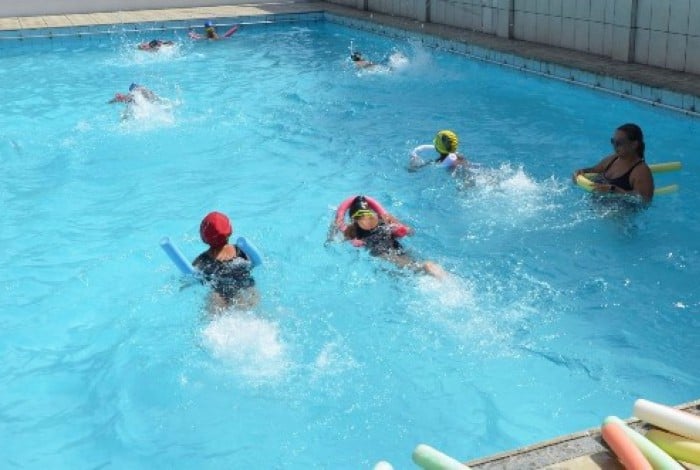 Espaço Convive tem natação para crianças com autismo