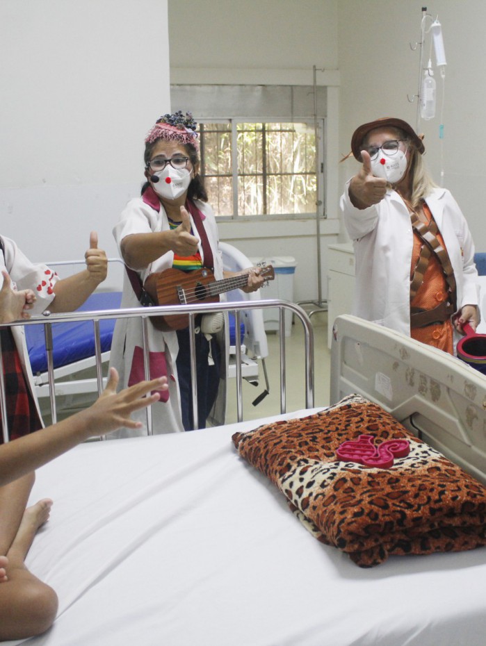 Crian&ccedil;as riram e se divertiram com as palha&ccedil;as de alegria