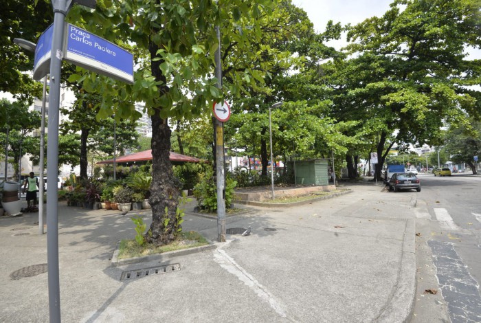 Na praça onde houve brutal assassinato na sexta não havia polícia ontem