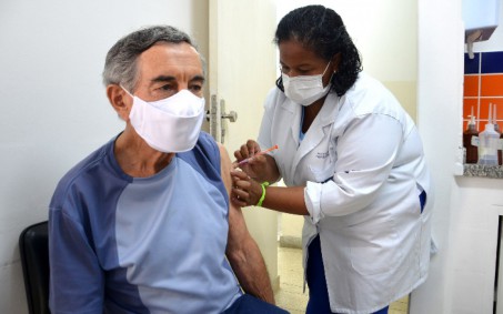 Resende começa a aplicar quarta dose em idosos com mais de 85 anos