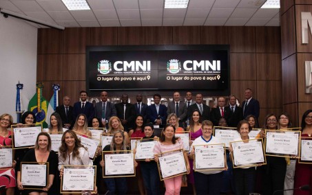 Câmara de Nova Iguaçu homenageia mulheres com a comenda Carmelita Brasil