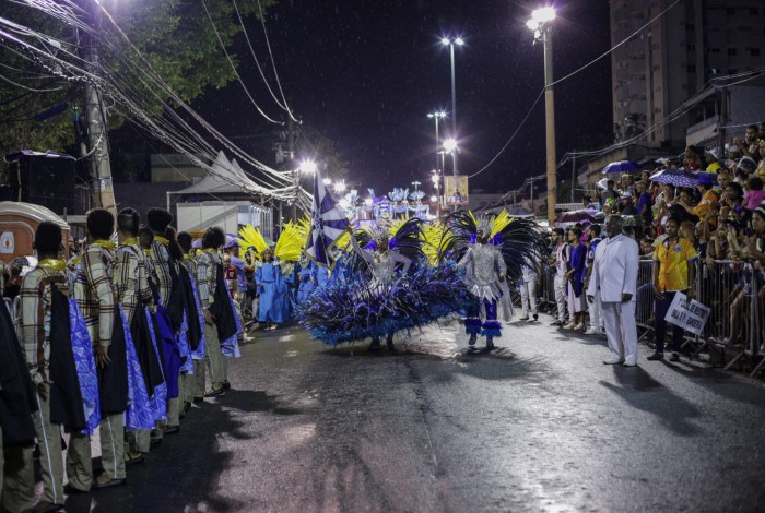 Agremiações que desfilam na estrada em Campinho fazem a festa do povão com um carnaval que esbanja muita emoção e criatividade
