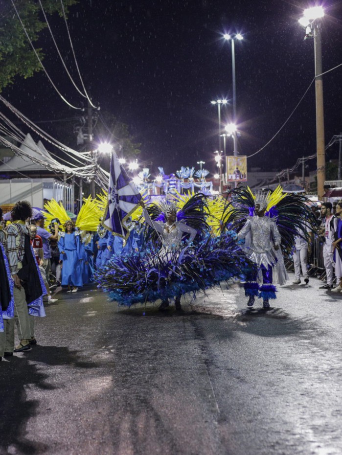 Agremia&ccedil;&otilde;es que desfilam na estrada em Campinho fazem a festa do pov&atilde;o com um carnaval que esbanja muita emo&ccedil;&atilde;o e criatividade