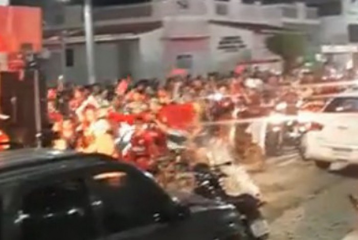 Carreata da torcida do Flamengo em Carnaúba dos Dantas, cidade onde nasceu e cresceu o lateral-esquerdo Ayrton Lucas