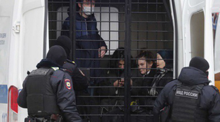 Mais 170 pessoas são detidas em protesto na Rússia contra a ofensiva na Ucrânia | Mundo e Ciência | O Dia