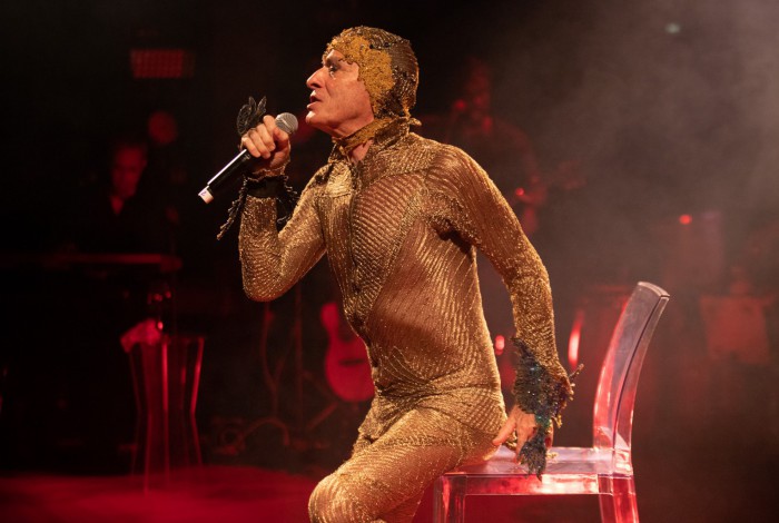 O cantor Ney Matogrosso em sua apresenta&ccedil;&atilde;o no palco do Tim Music Noites Cariocas