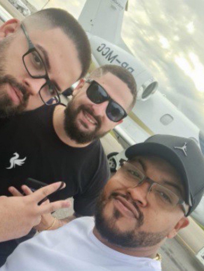 Sadraqui, Diego e Nathan curtem mais uma viagem de avião privativo