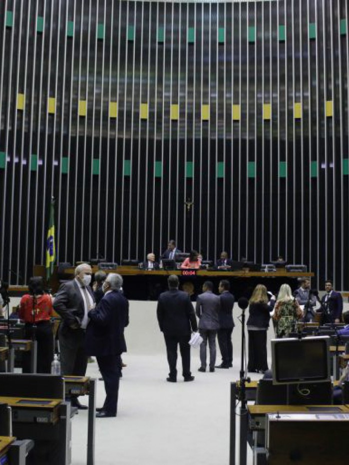 Ap&oacute;s o reajuste anunciado pela Petrobras, deputados se mobilizam para criar um fundo de estabiliza&ccedil;&atilde;o no pre&ccedil;o de combust&iacute;veis   