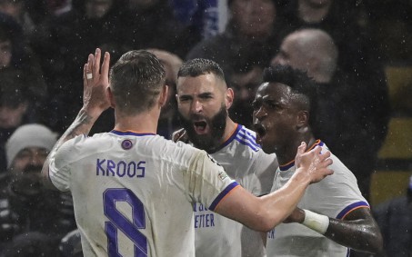 Benzema faz três gols e Real Madrid vence Chelsea fora de casa