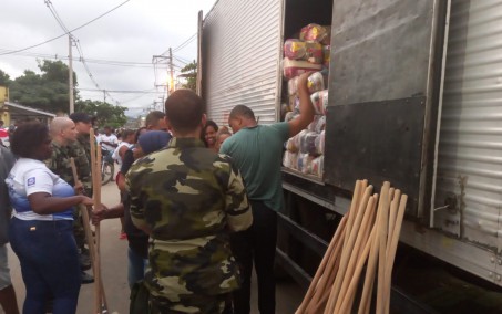 Prefeitura segue com distribuição de cestas básicas em Nova Iguaçu