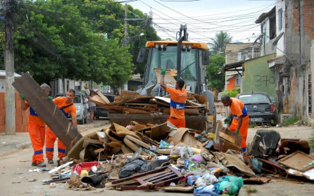 Prefeitura segue realizando limpeza e atendimento aos afetados pela chuva