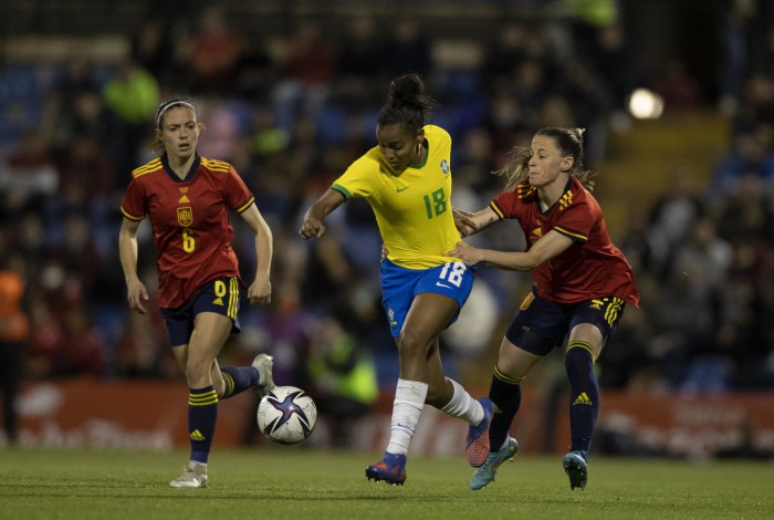Geyse fez o gol do Brasil no empate em 1 a 1 com a Espanha, em amistoso