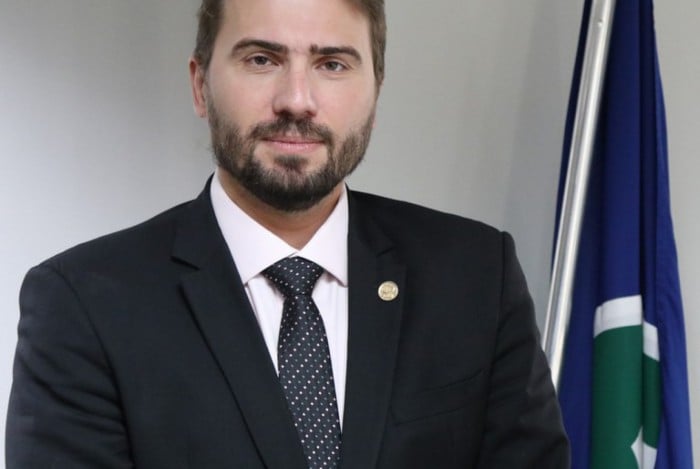 Aos 36 anos, Guilherme Serrano assume a presidência do INSS