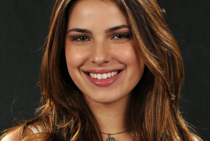 Luísa Poliana Moça