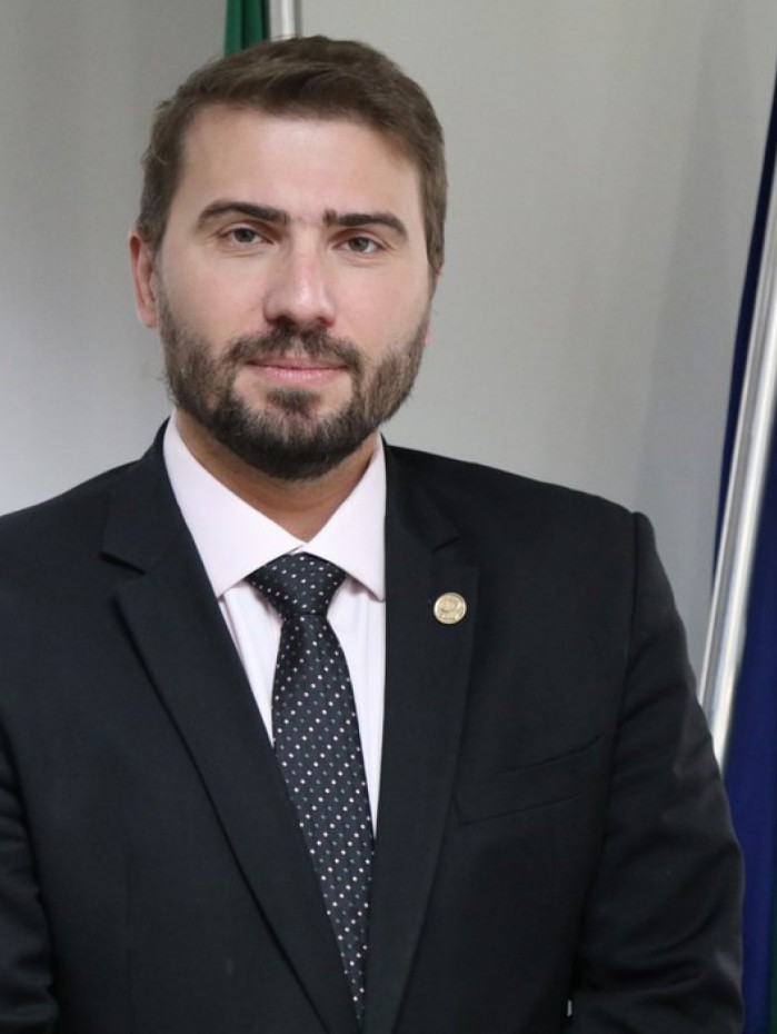 Aos 36 anos, Guilherme Serrano assume a presidência do INSS
