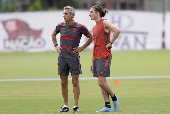 Paulo Sousa conversa com Filipe Luís para tentar acertar o Flamengo