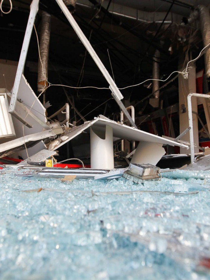 Agência do Bradesco em Santa Cruz da Serra, em Caxias, é destruída por criminosos