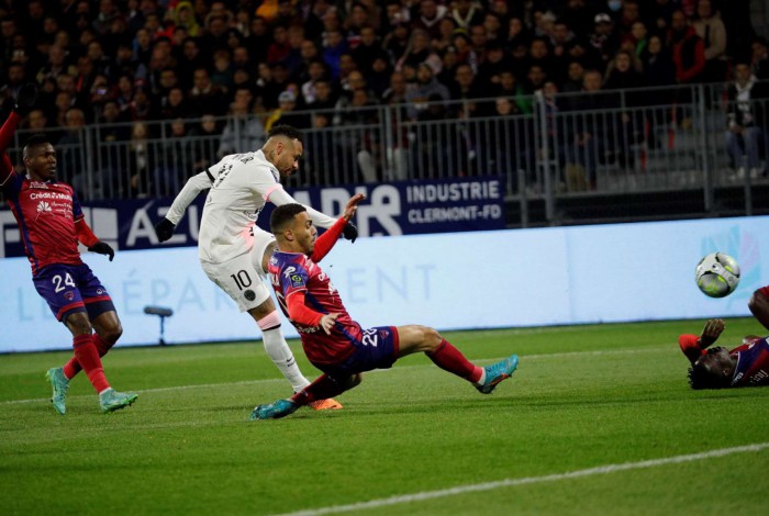 Neymar fez três gols na goleada de 6 a 1 do PSG em cima do Clermont