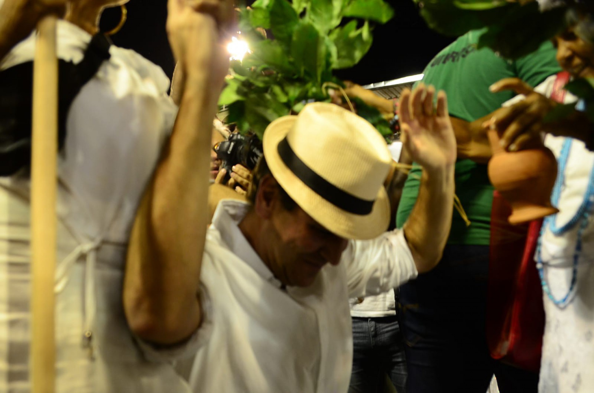 Marquês de Sapucaí recebe cerimônia de lavagem na noite deste domingo  - Foto: Marcelo Moura