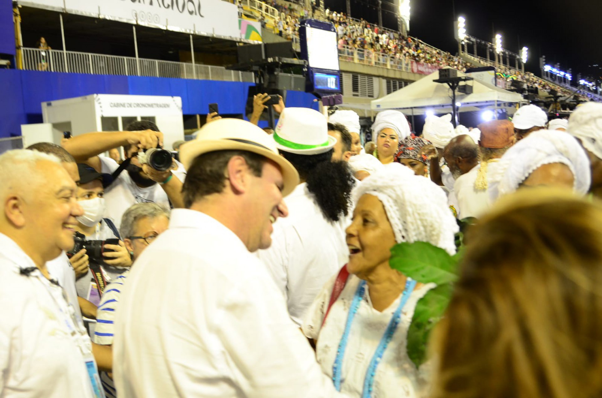 Marquês de Sapucaí recebe cerimônia de lavagem na noite deste domingo  - Foto: Marcelo Moura