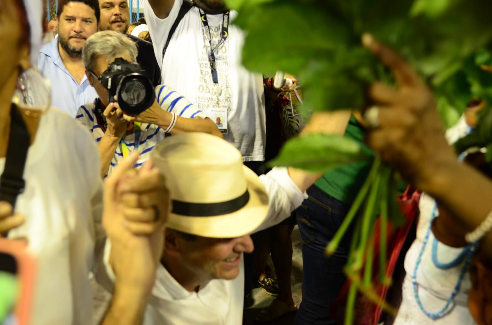 Marquês de Sapucaí recebe cerimônia de lavagem na noite deste domingo  - Foto: Marcelo Moura