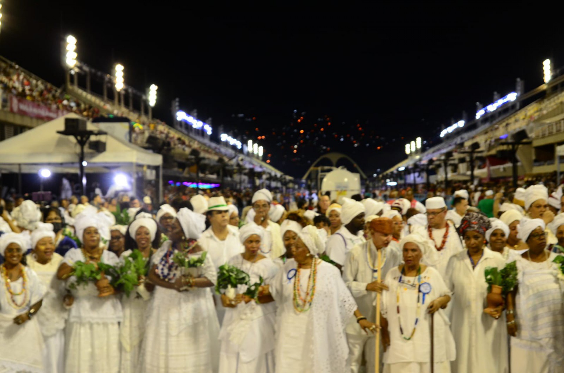 Marquês de Sapucaí recebe cerimônia de lavagem na noite deste domingo  - Foto: Marcelo Moura