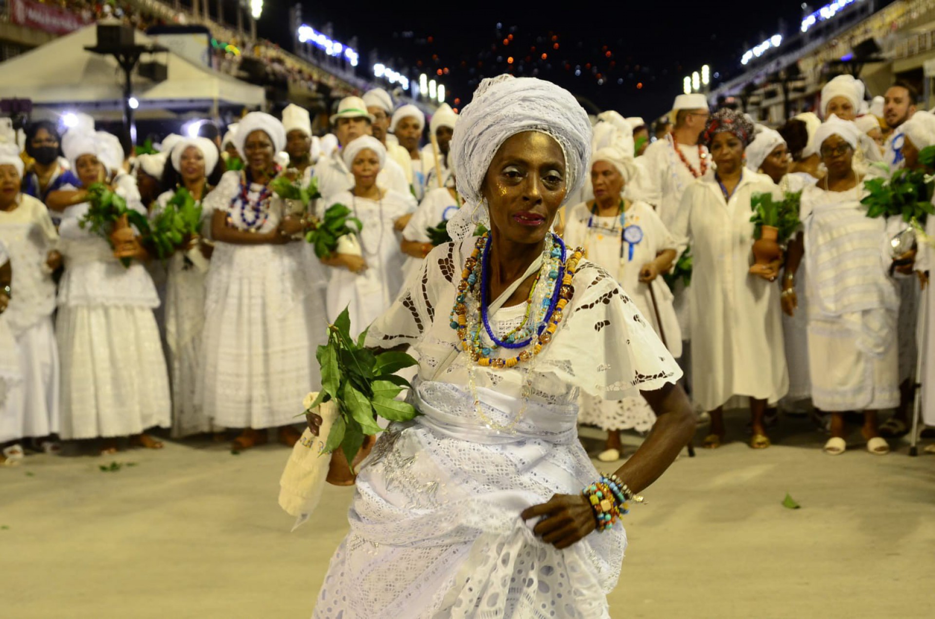 Marquês de Sapucaí recebe cerimônia de lavagem na noite deste domingo  - Foto: Marcelo Moura