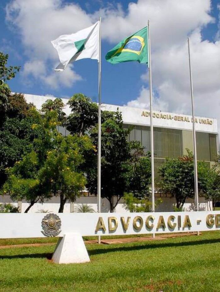 AGU pede que TSE arquive pedido para investigar Bolsonaro por favorecimento de pastores no MEC