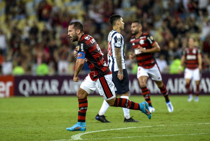 O capitão Everton Ribeiro fez o segundo gol do Flamengo contra o Talleres